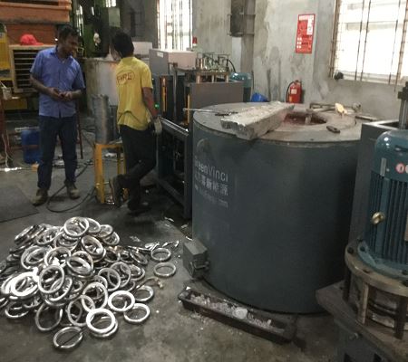 第四张Aluminum melting furnace in Bangladesh.jpg